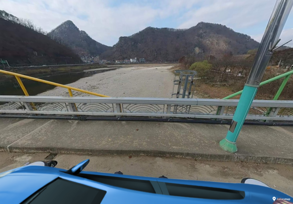 강원도 홍천강 한덕교 위에서 바라본 사진